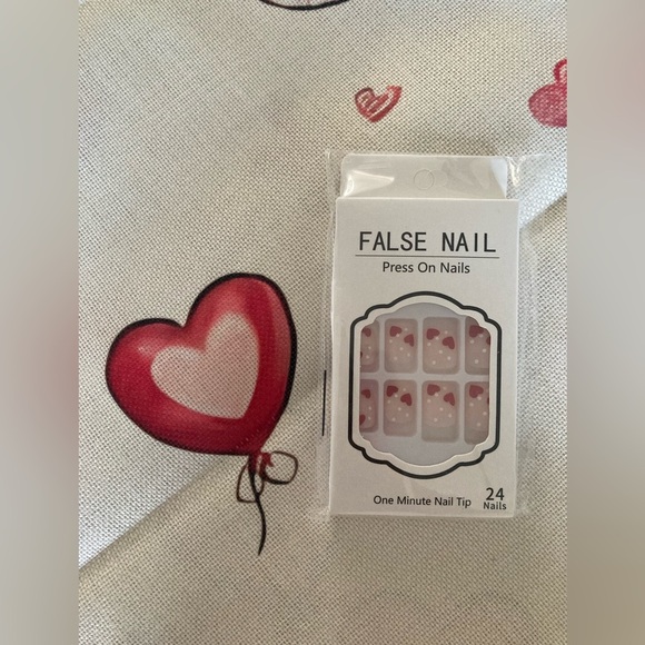 24pcs Valentines reusable glossy short press on nails - Picture 6 of 6
